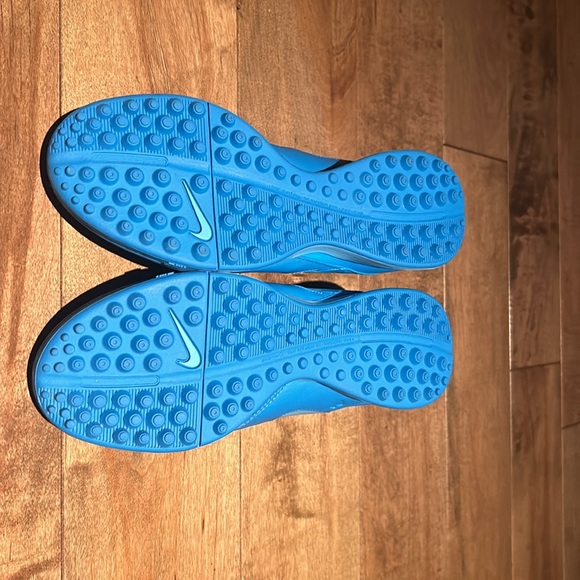 Nike interior turf shoes. - Picture 4 of 5